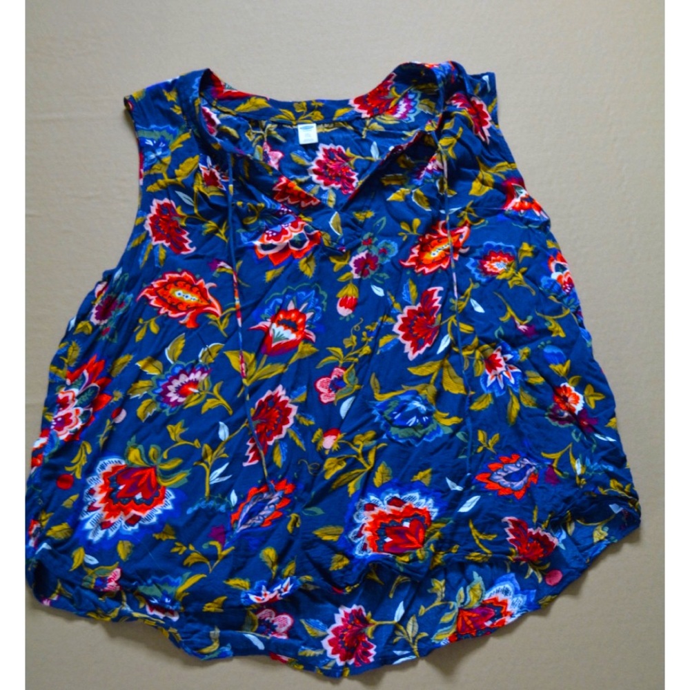 Old navy blue floral tank